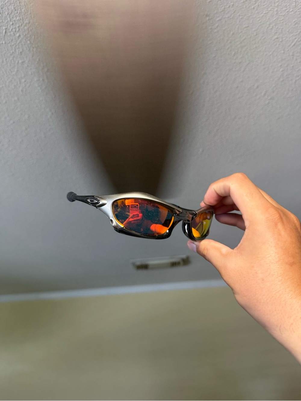 Sporty Men's Sunglasses with Orange Mirror Lenses oaks